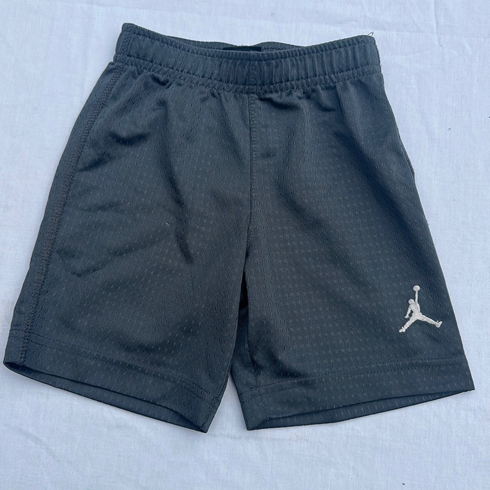 Jordan/ Nike Mesh shorts Grey size 4T